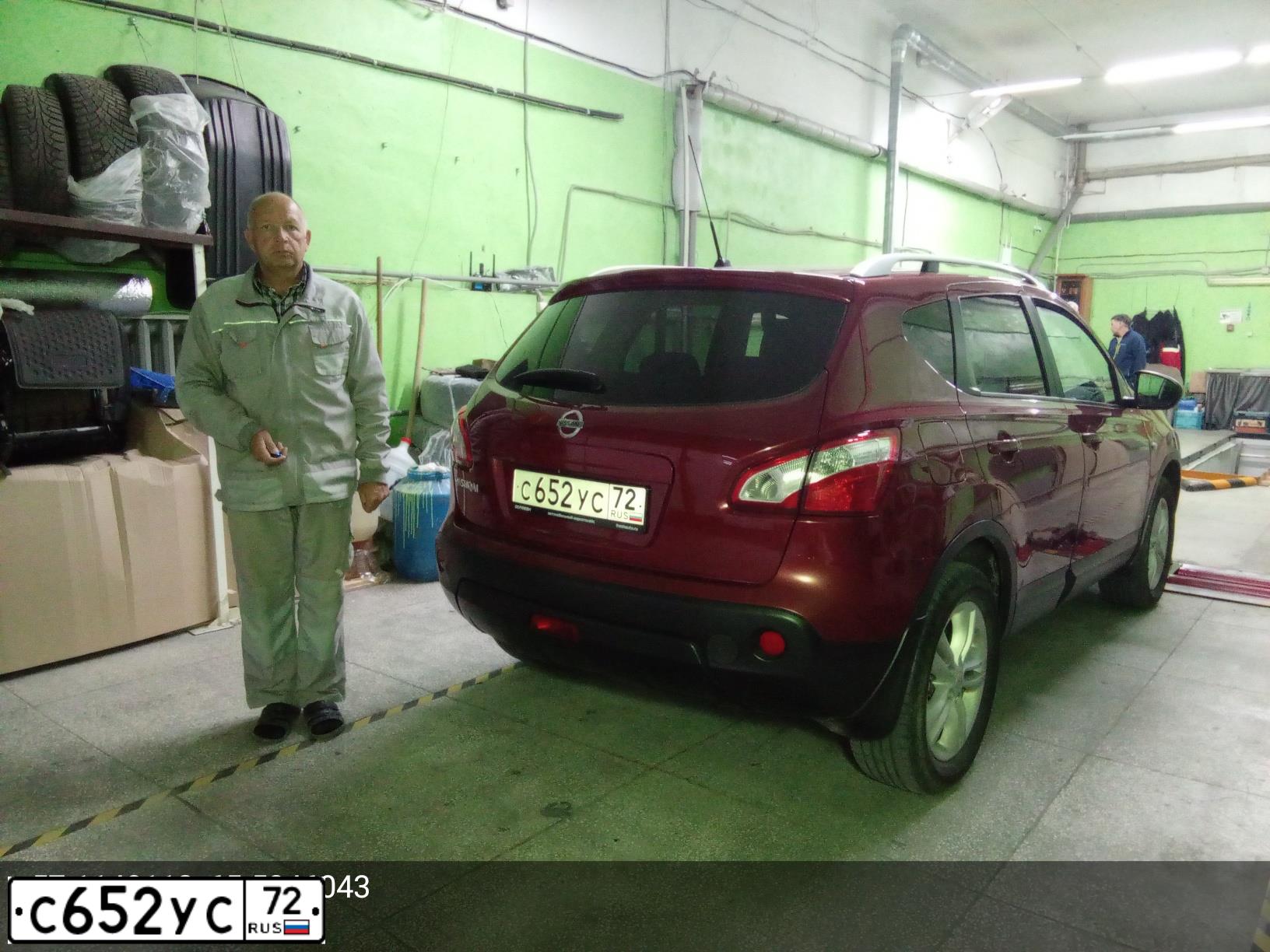 Фото автомобиля NISSAN QASHQAI, 2010 — госномер В111АР72. Цвет: Красный