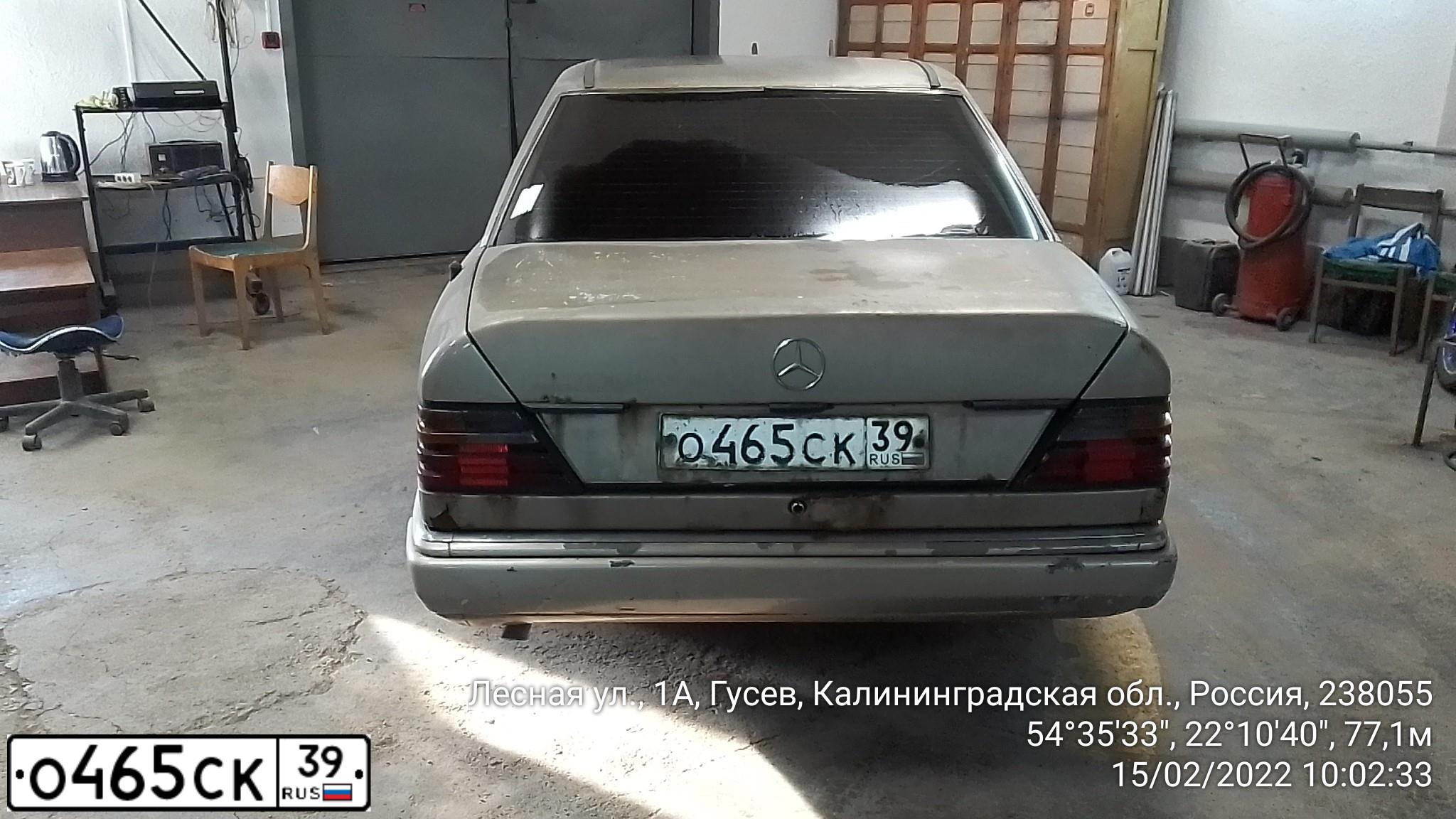Фото автомобиля MERCEDES E-KLASSE, 1989 — госномер О465СК39. Цвет: ЗОЛОТИСТЫЙ