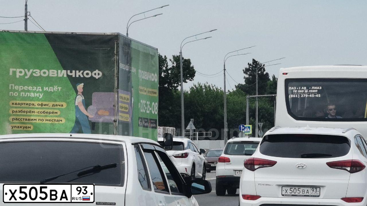 Фото автомобиля HYUNDAI IX35, 2013 — госномер Х505ВА93. Цвет: СЕРЫЙ