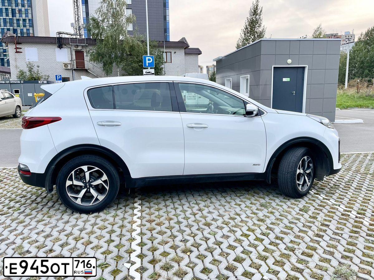 Фото автомобиля KIA SPORTAGE, 2019 — госномер Н118НР134. Цвет: Белый