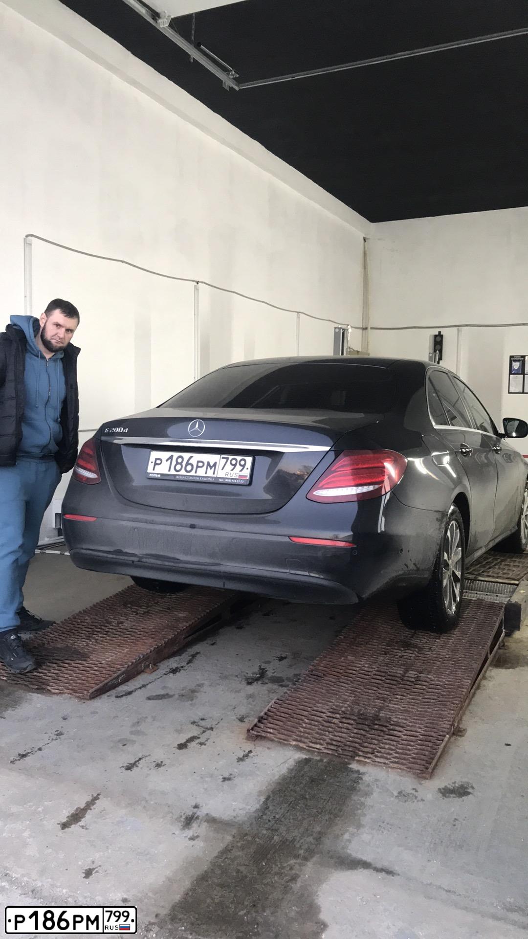 Фото автомобиля MERCEDES-BENZ E200D, 2019 — госномер Х103АА550. Цвет: ЧЕРНЫЙ