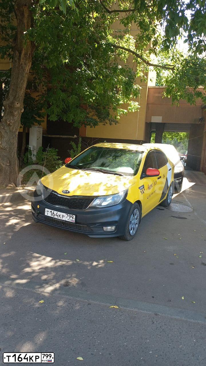 Фото автомобиля KIA RIO, 2016 — госномер О307КР180. Цвет: ЧЕРНЫЙ