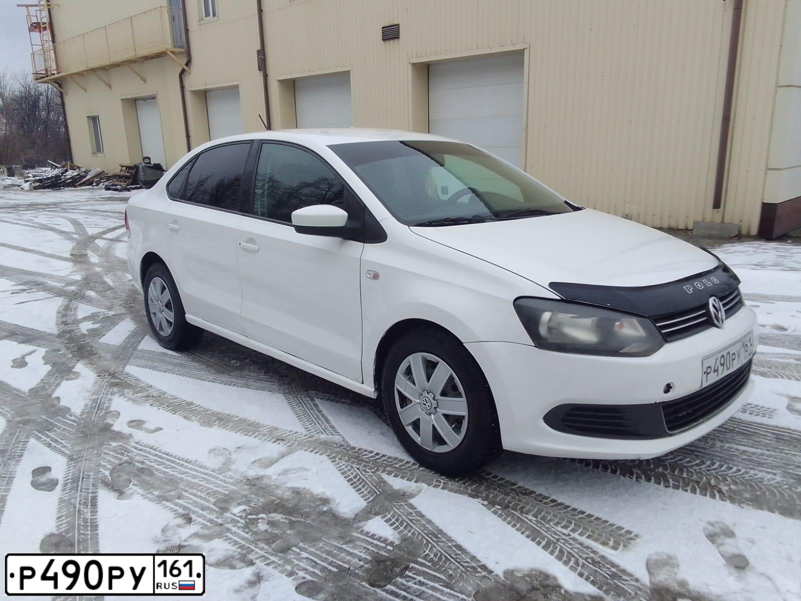 Фото автомобиля VOLKSWAGEN POLO, 2013 — госномер Р490РУ161. Цвет: Белый