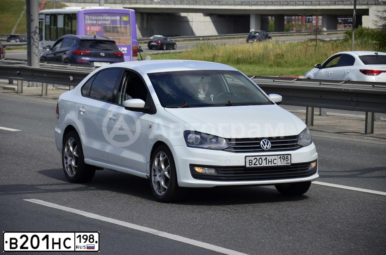 Фото автомобиля VOLKSWAGEN POLO, 2015 — госномер Р582ЕО32. Цвет: Белый