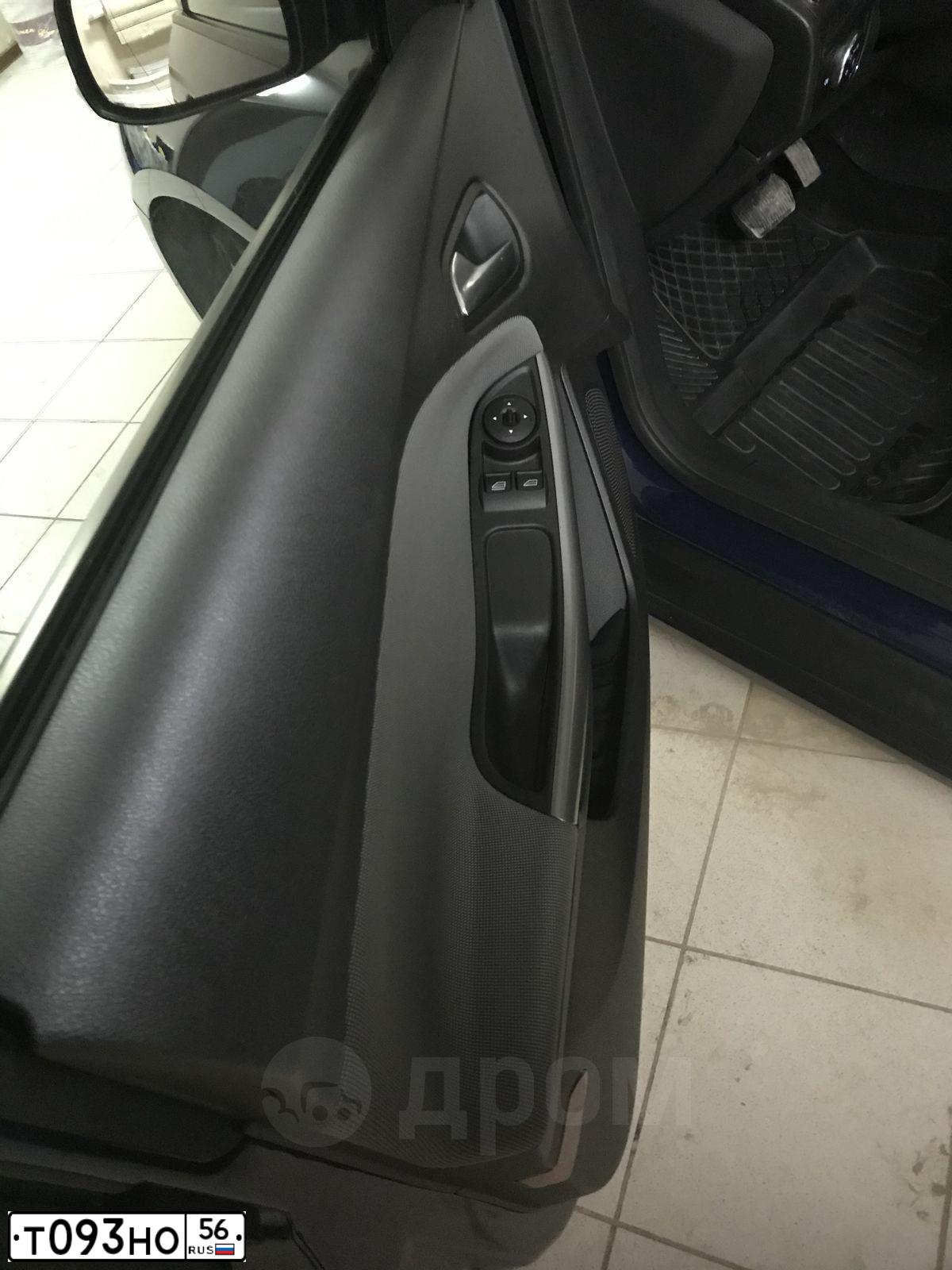Фото автомобиля FORD FOCUS, 2012 — госномер Т093НО56. Цвет: Темно-синий