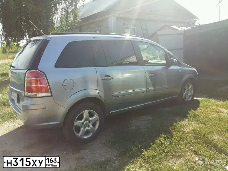 Фото автомобиля OPEL ZAFIRA, 2007 — госномер М412АВ763. Цвет: СЕРЫЙ