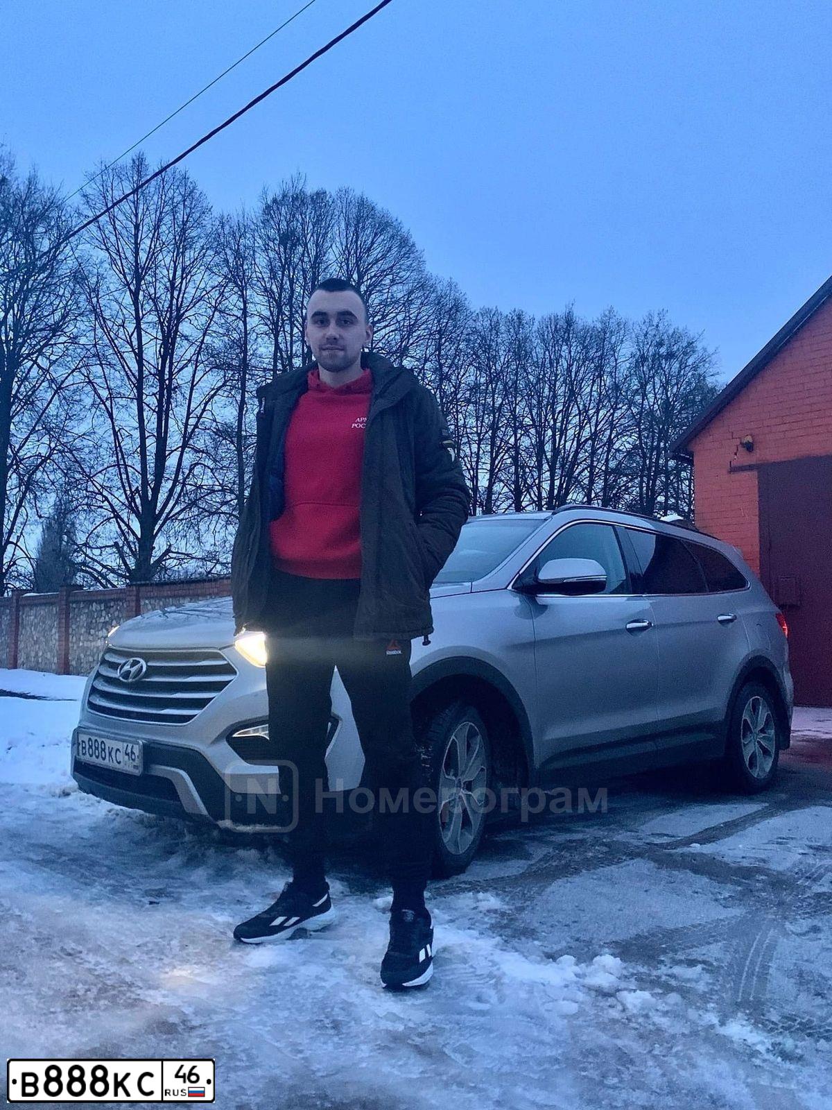Фото автомобиля HYUNDAI SANTA FE, 2014 — госномер В888КС46. Цвет: СЕРЫЙ