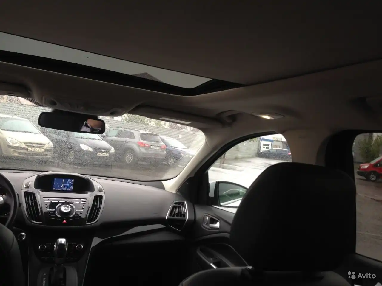 Фото автомобиля FORD KUGA, 2014 — госномер Х143АУ790. Цвет: Белый