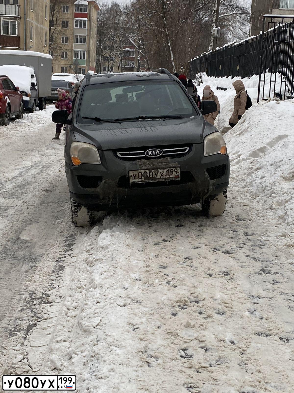 Фото автомобиля KIA SPORTAGE, 2009 — госномер У080УХ199. Цвет: СЕРЫЙ МЕТАЛЛИК