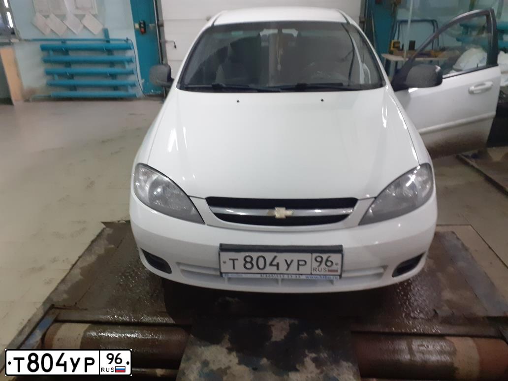 Фото автомобиля CHEVROLET LACETTI, 2011 — госномер Т804УР96. Цвет: Белый