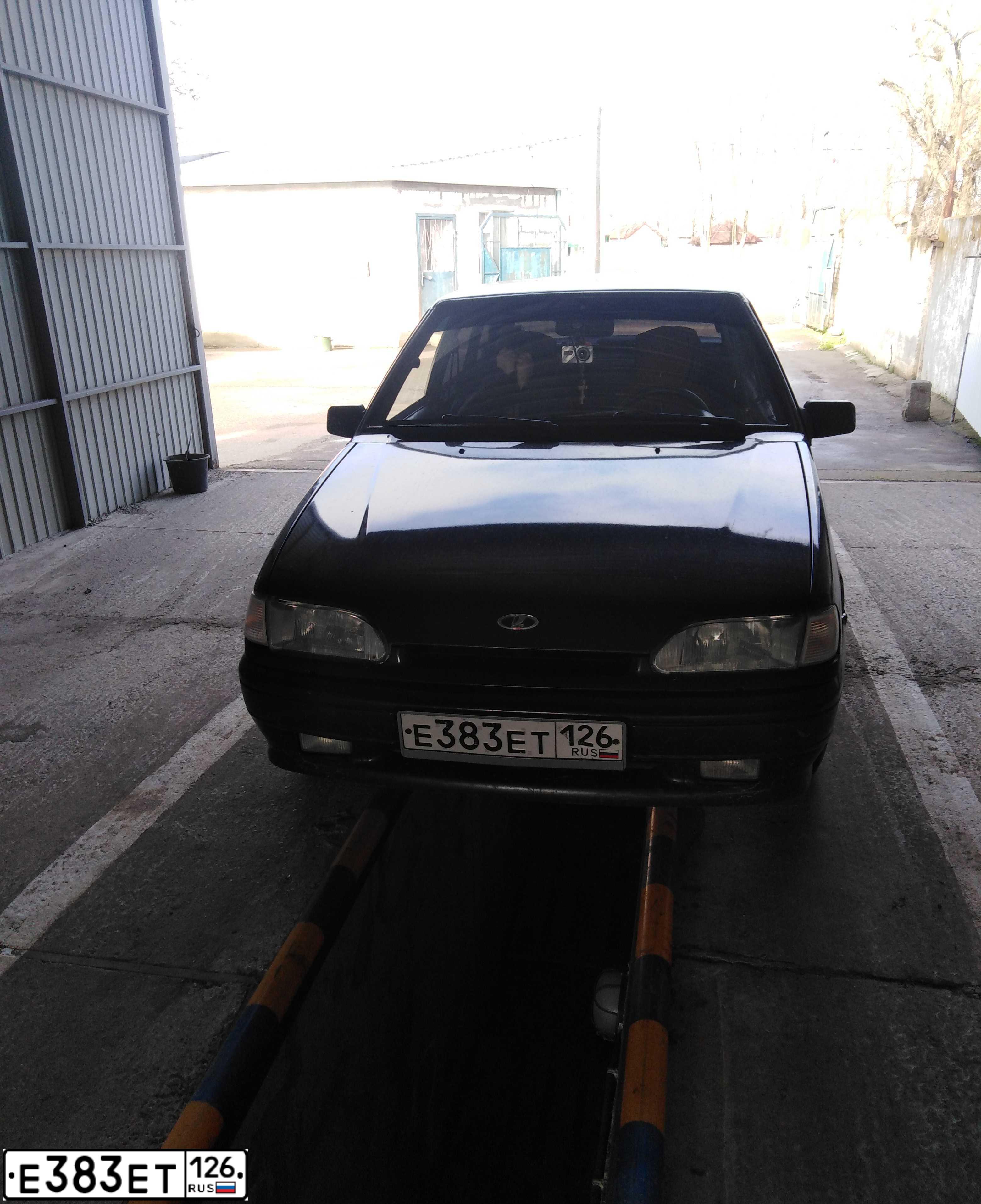 Фото автомобиля LADA 2114 SAMARA, 2008 — госномер Е383ЕТ126. Цвет: ГРАФИТОВЫЙ МЕТАЛЛИК