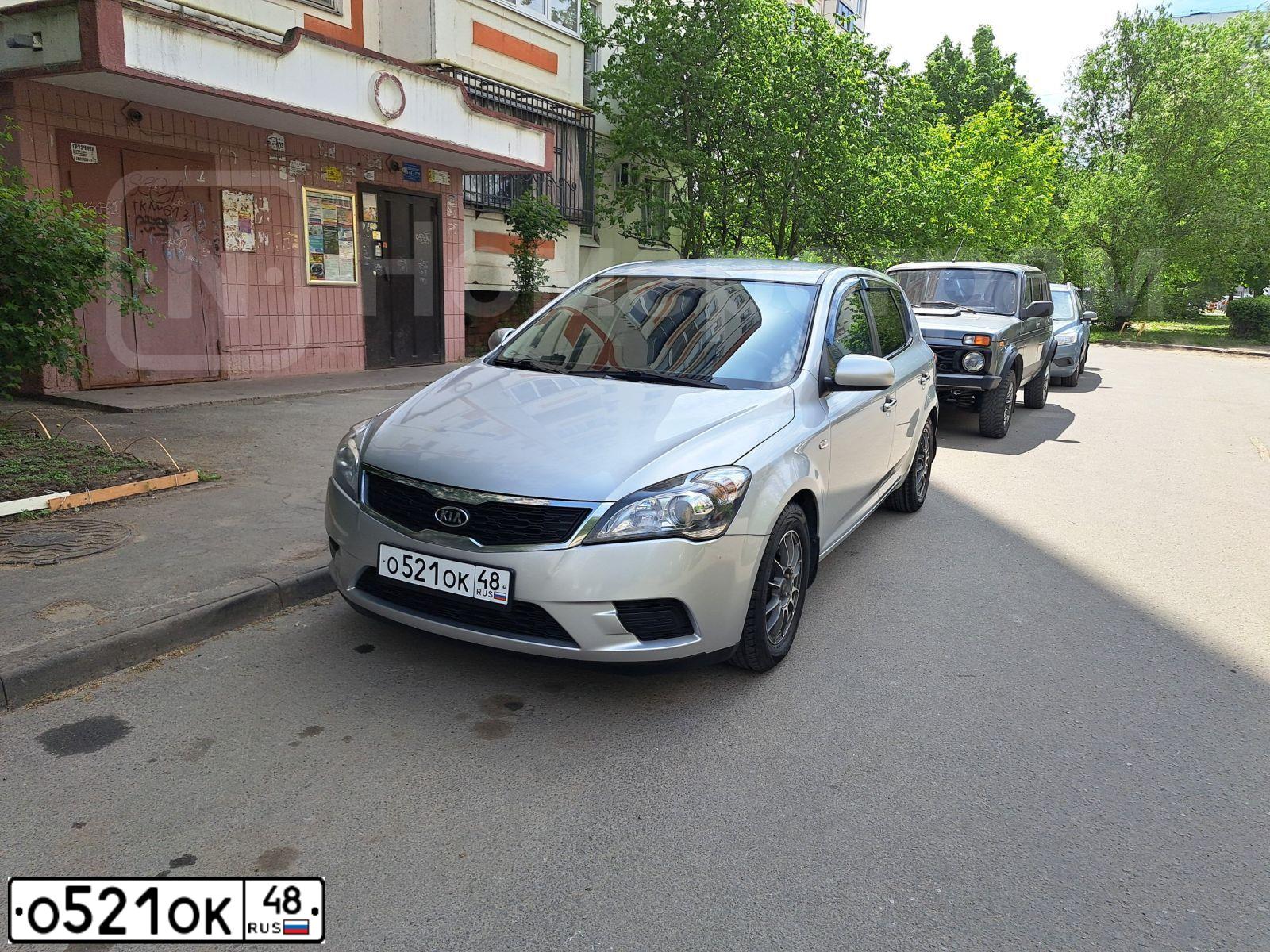 Фото автомобиля KIA CEE'D, 2011 — госномер О521ОК48. Цвет: ПЕРЛАМ-СЕРЕБРИСТЫЙ
