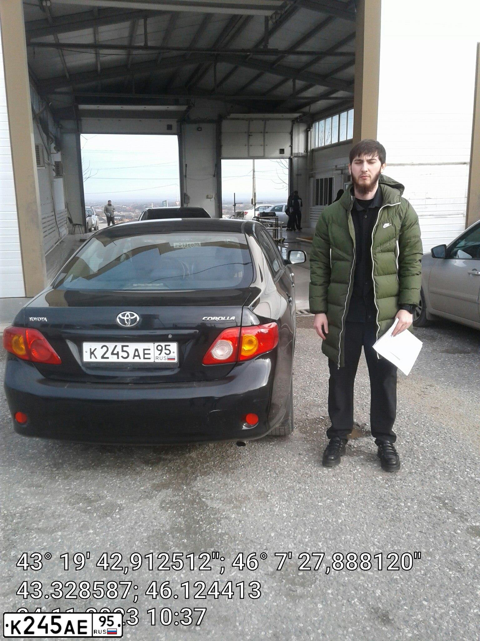 Фото автомобиля TOYOTA COROLLA, 2008 — госномер В002ЕЕ95. Цвет: ЧЕРНЫЙ