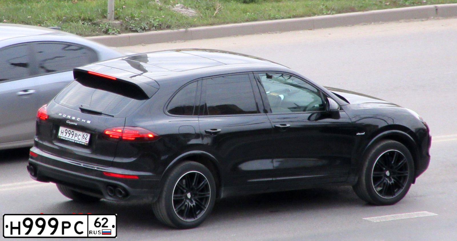 Фото автомобиля PORSCHE CAYENNE, 2016 — госномер Н999РС62. Цвет: ЧЕРНЫЙ