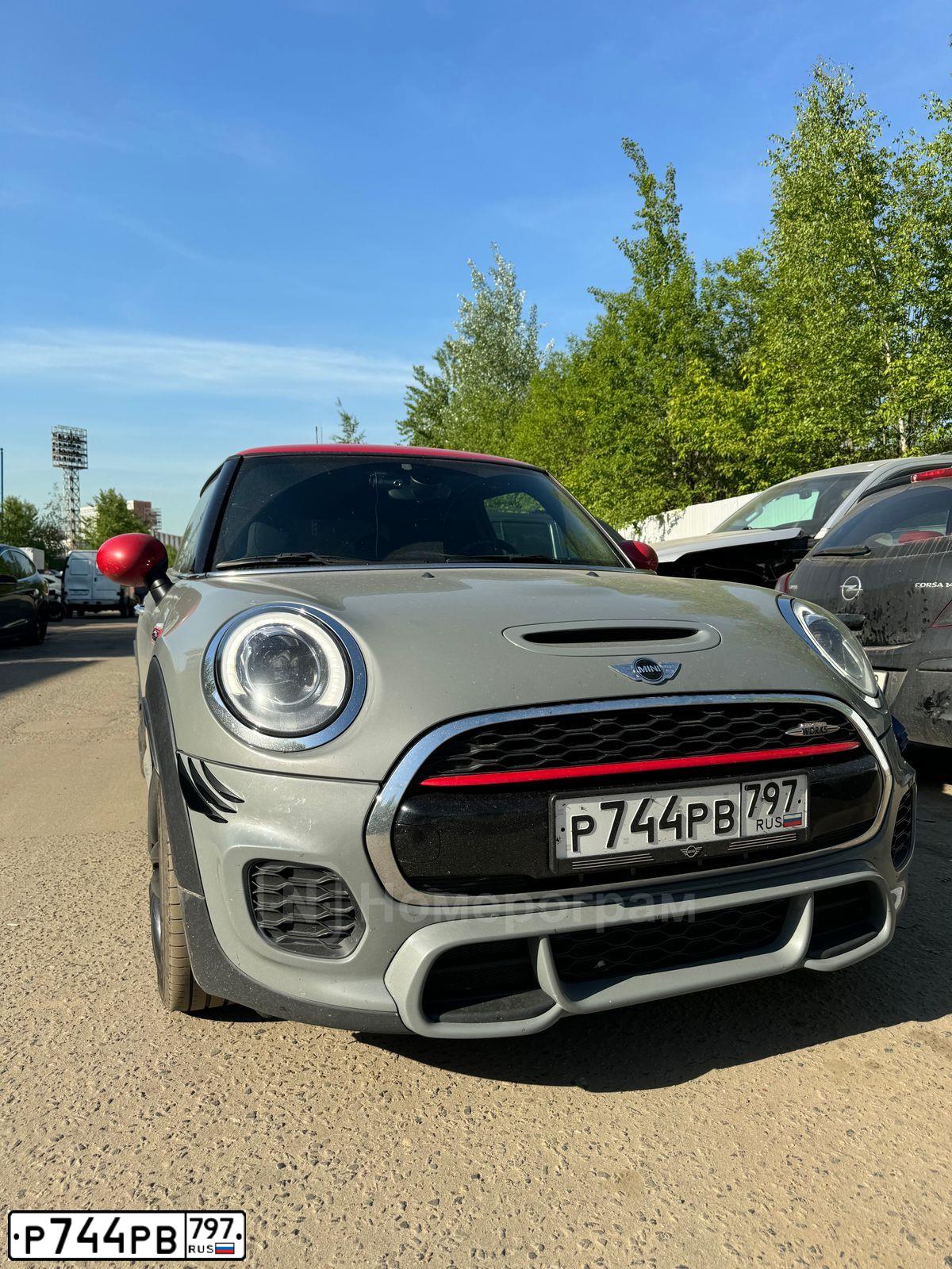 Фото автомобиля MINI МИНИ JOHN COOPER WORKS, 2017 — госномер С288ЕК799. Цвет: СЕРЫЙ