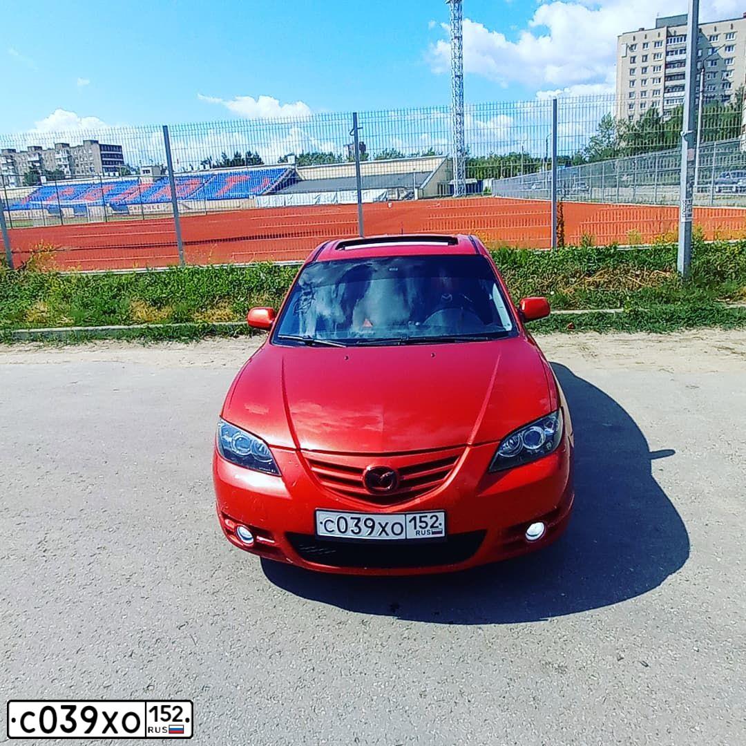 Фото автомобиля MAZDA 3, 2005 — госномер М673ХМ21. Цвет: Красный