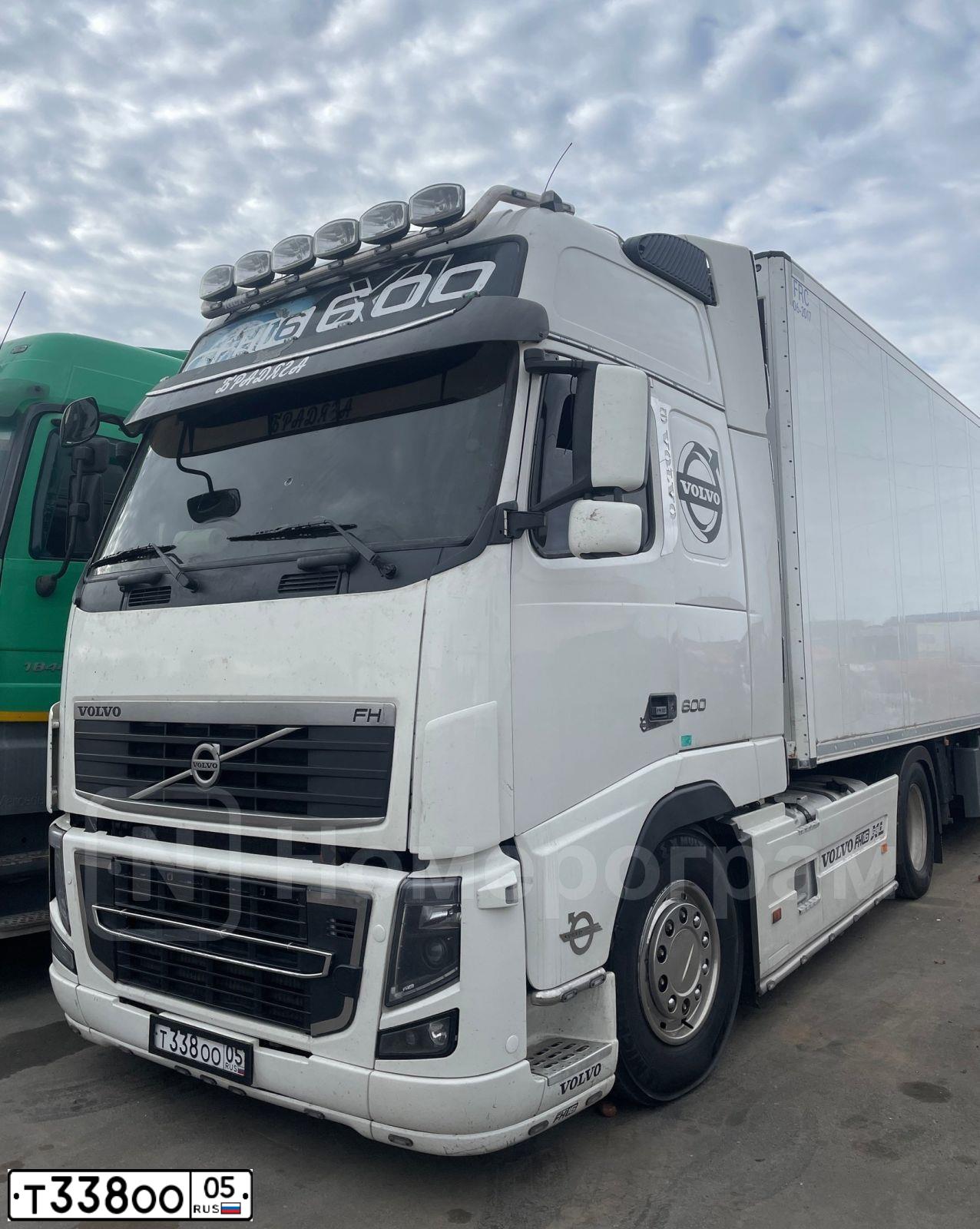 Фото автомобиля VOLVO SERIE FH /4X2/, 2012 — госномер Т338ОО05. Цвет: Белый