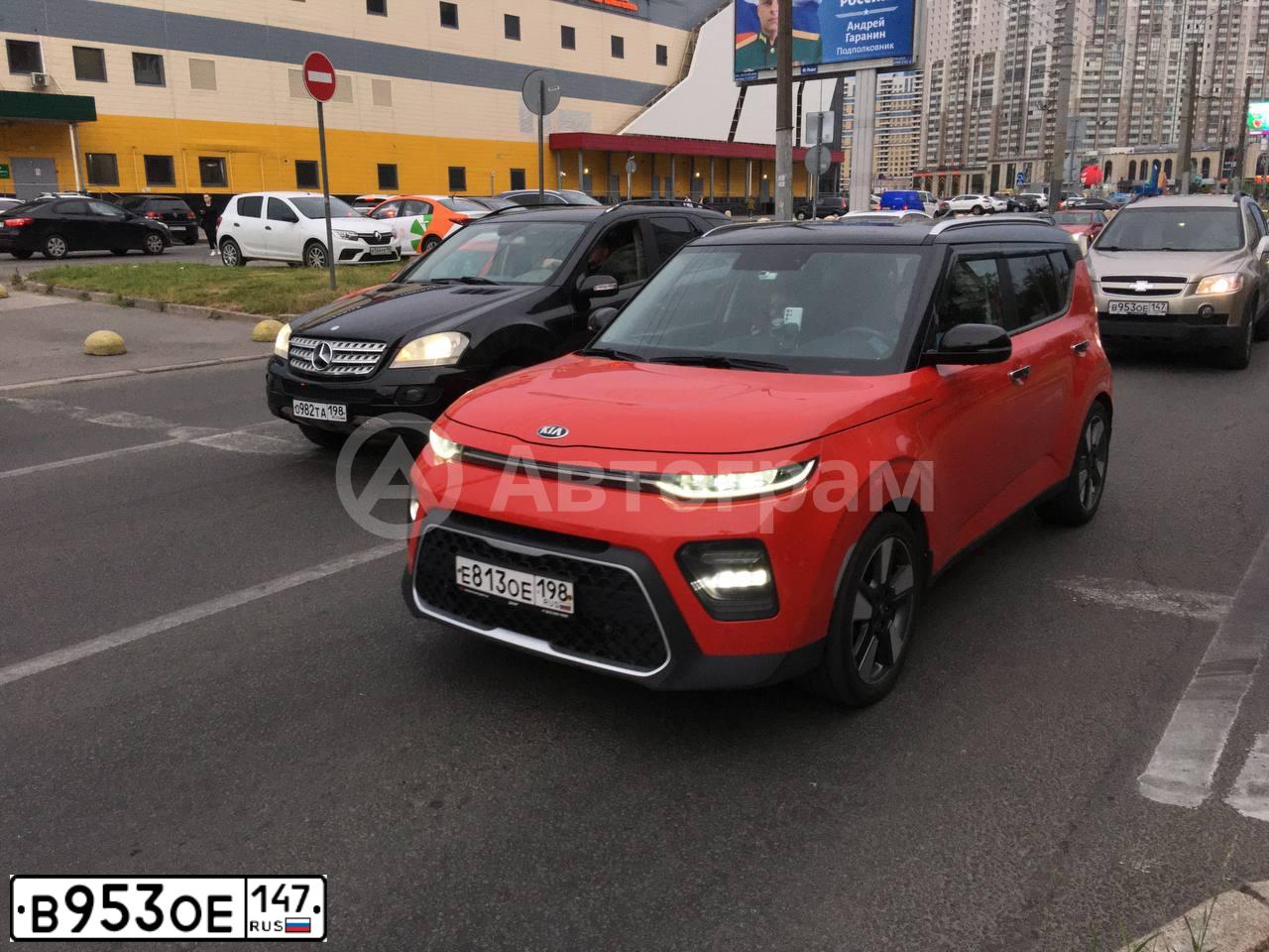 Фото автомобиля CHEVROLET CAPTIVA, 2008 — госномер В953ОЕ147. Цвет: БЕЖЕВО-СЕРЫЙ