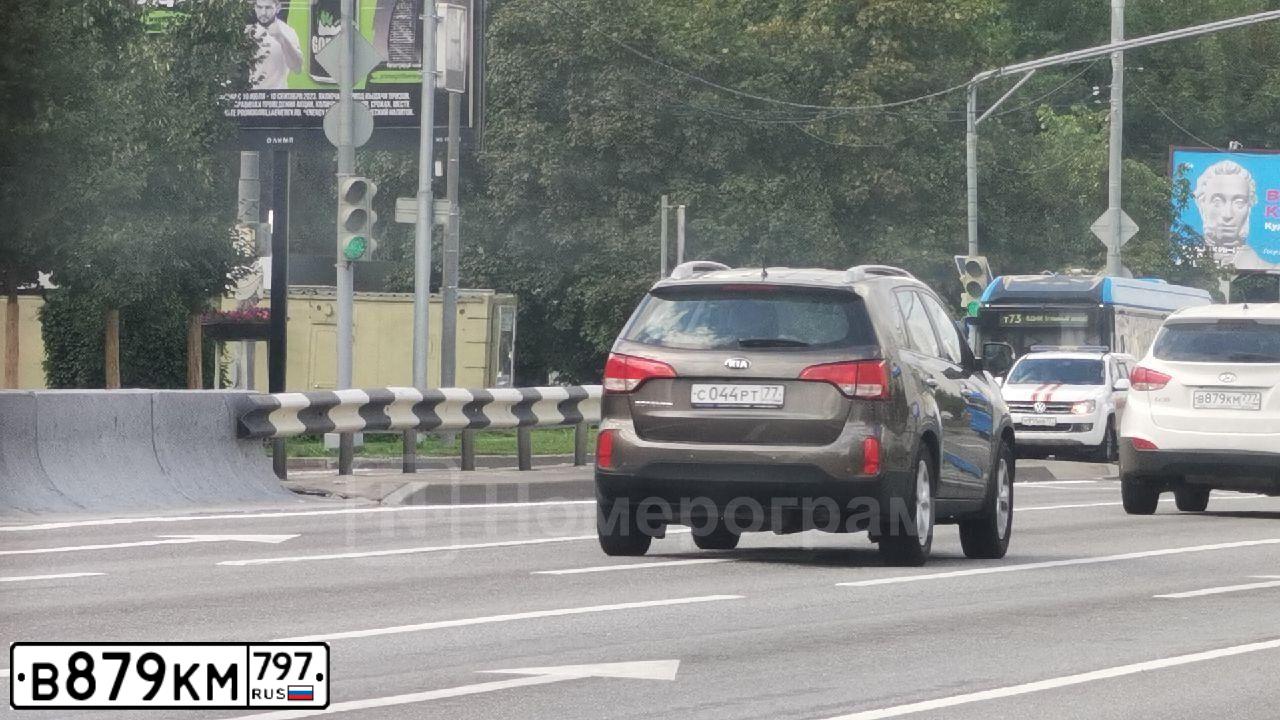 Фото автомобиля MERCEDES-BENZ E200, 2015 — госномер Н817ТУ82. Цвет: Коричневый
