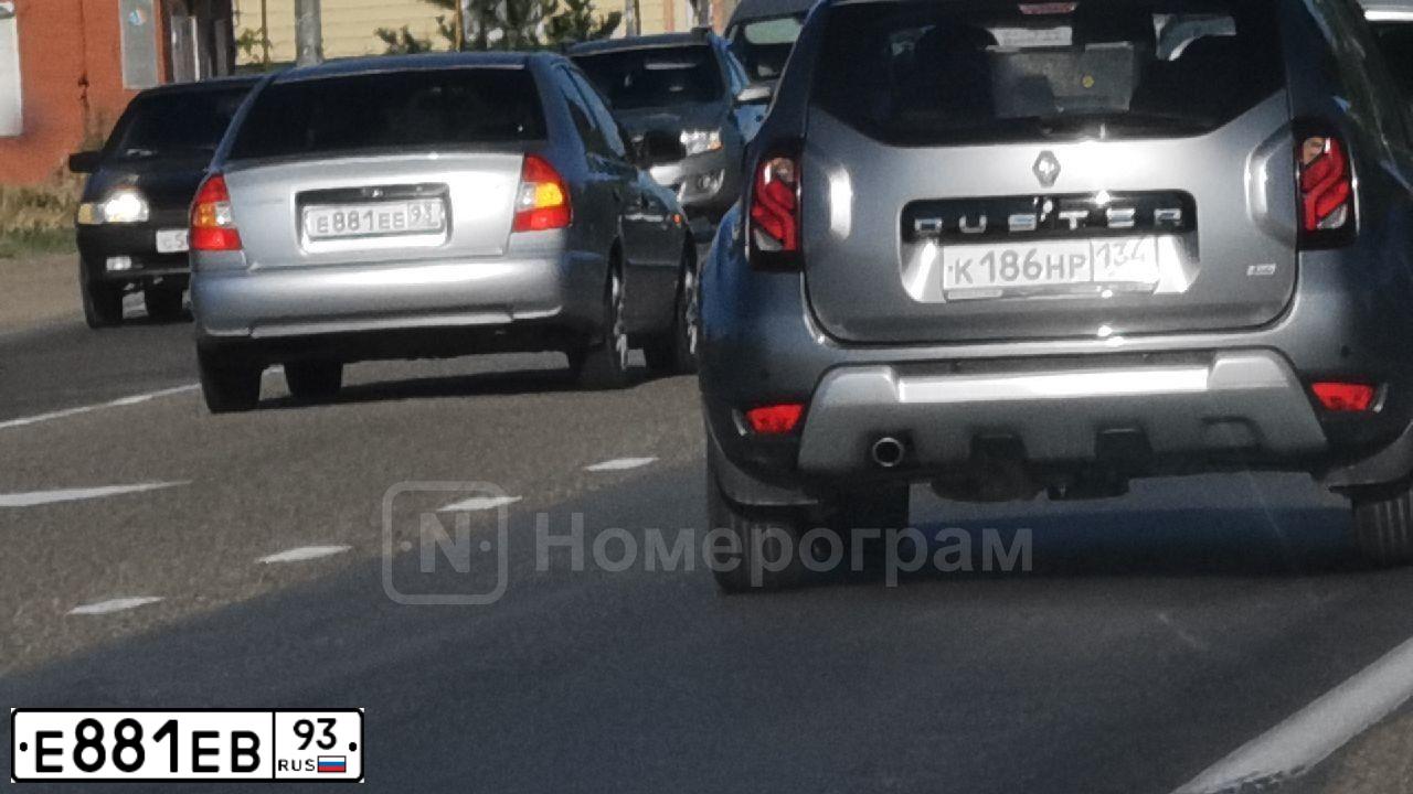 Фото автомобиля RENAULT LOGAN, 2006 — госномер С302МА761. Цвет: ТЕМНО-СЕРЫЙ