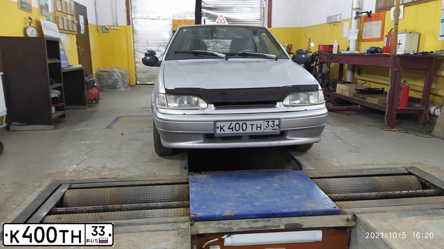 Фото автомобиля LADA 2114 SAMARA, 2006 — госномер О420УО33. Цвет: СЕРЕБРИСТЫЙ
