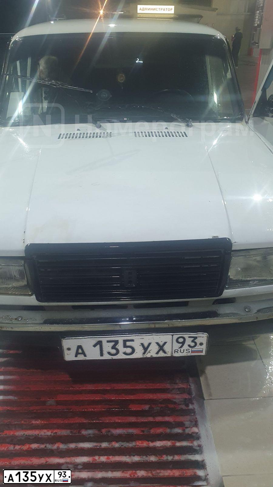 Фото автомобиля LADA 2107, 2004 — госномер А135УХ93. Цвет: ЯРКО-БЕЛЫЙ
