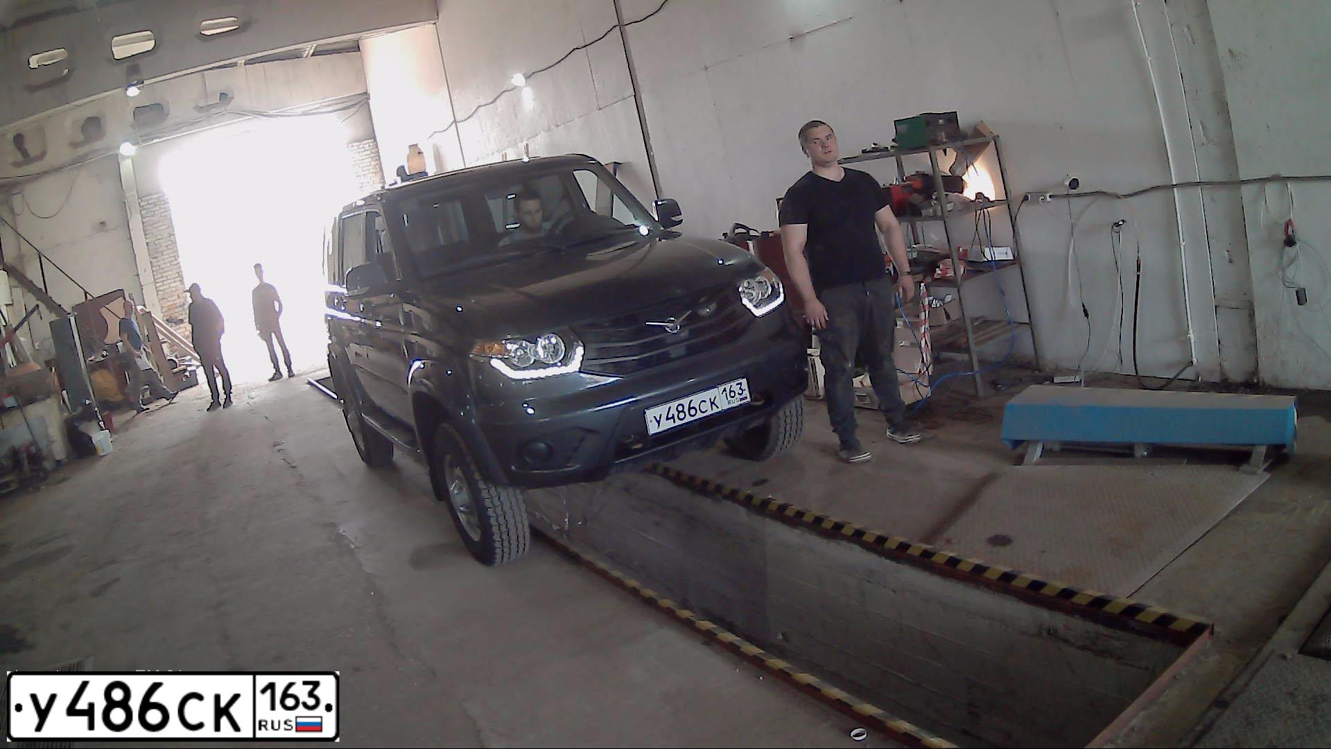Фото автомобиля UAZ 3163 PATRIOT, 2015 — госномер У486СК163. Цвет: ТЕМНО СЕРЫЙ МЕТАЛЛИК