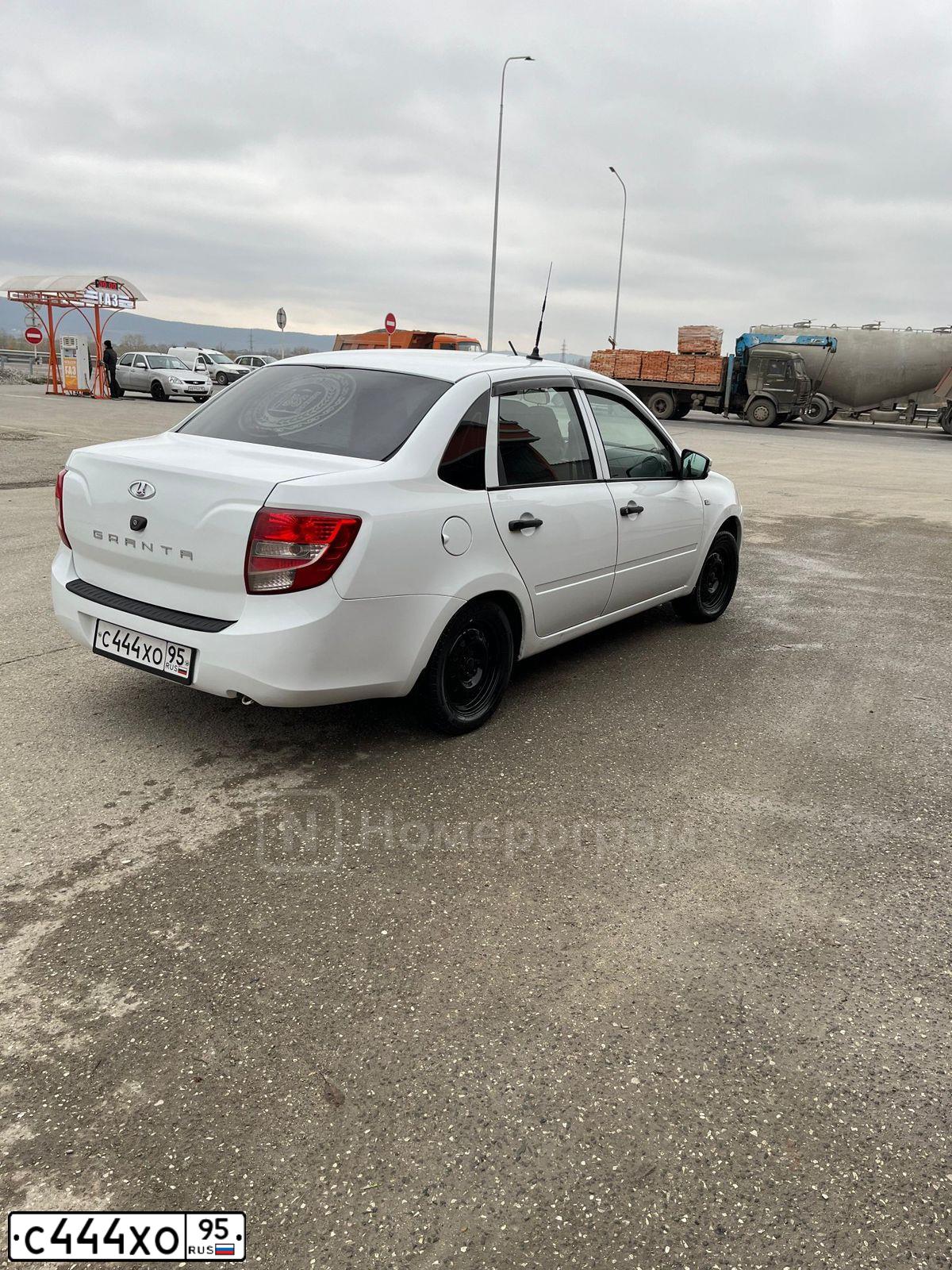 Фото автомобиля TOYOTA CAMRY, 2015 — госномер Т001УР95. Цвет: ЧЕРНЫЙ МЕТАЛЛИК
