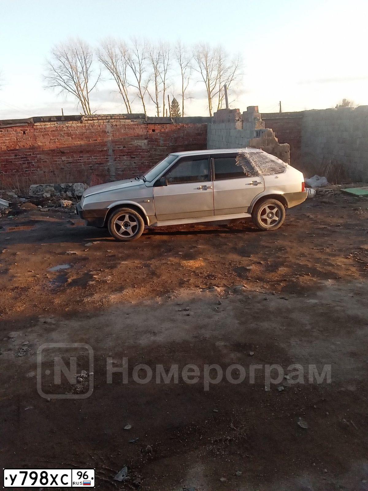 Фото автомобиля LADA 2109 SAMARA, 2003 — госномер У798ХС96. Цвет: серебристый