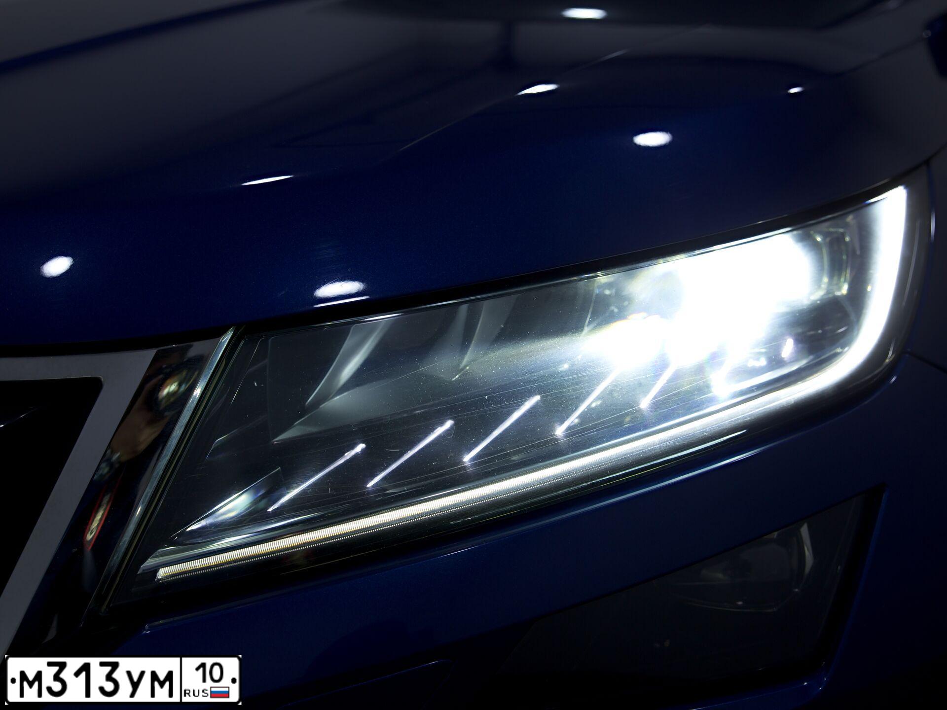 Фото автомобиля SKODA KODIAQ, 2020 — госномер Н398ЕС10. Цвет: ЯРКО-СИНИЙ