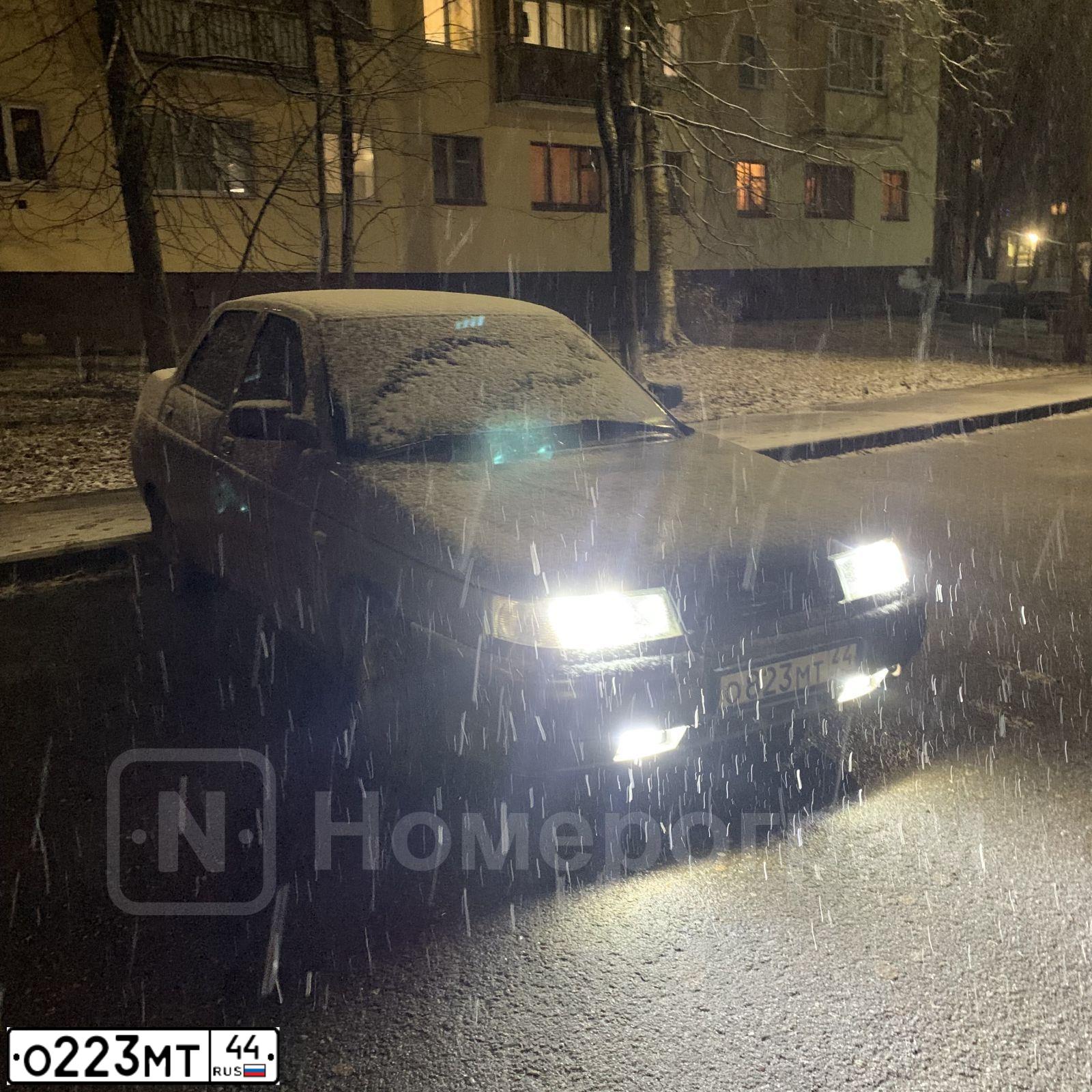 Фото автомобиля VOLKSWAGEN TOURAN, 2008 — госномер О223МТ44. Цвет: ЧЕРНЫЙ