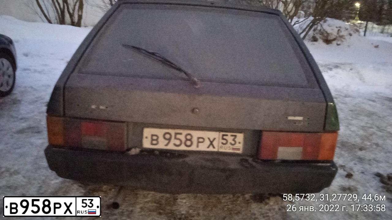 Фото автомобиля LADA 2109 SAMARA, 2002 — госномер В958РХ53. Цвет: Темно-зеленый