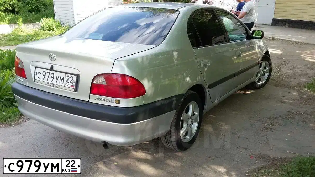 Фото автомобиля TOYOTA AVENSIS, 1999 — госномер О181ЕК21. Цвет: СЕРЕБРИСТЫЙ