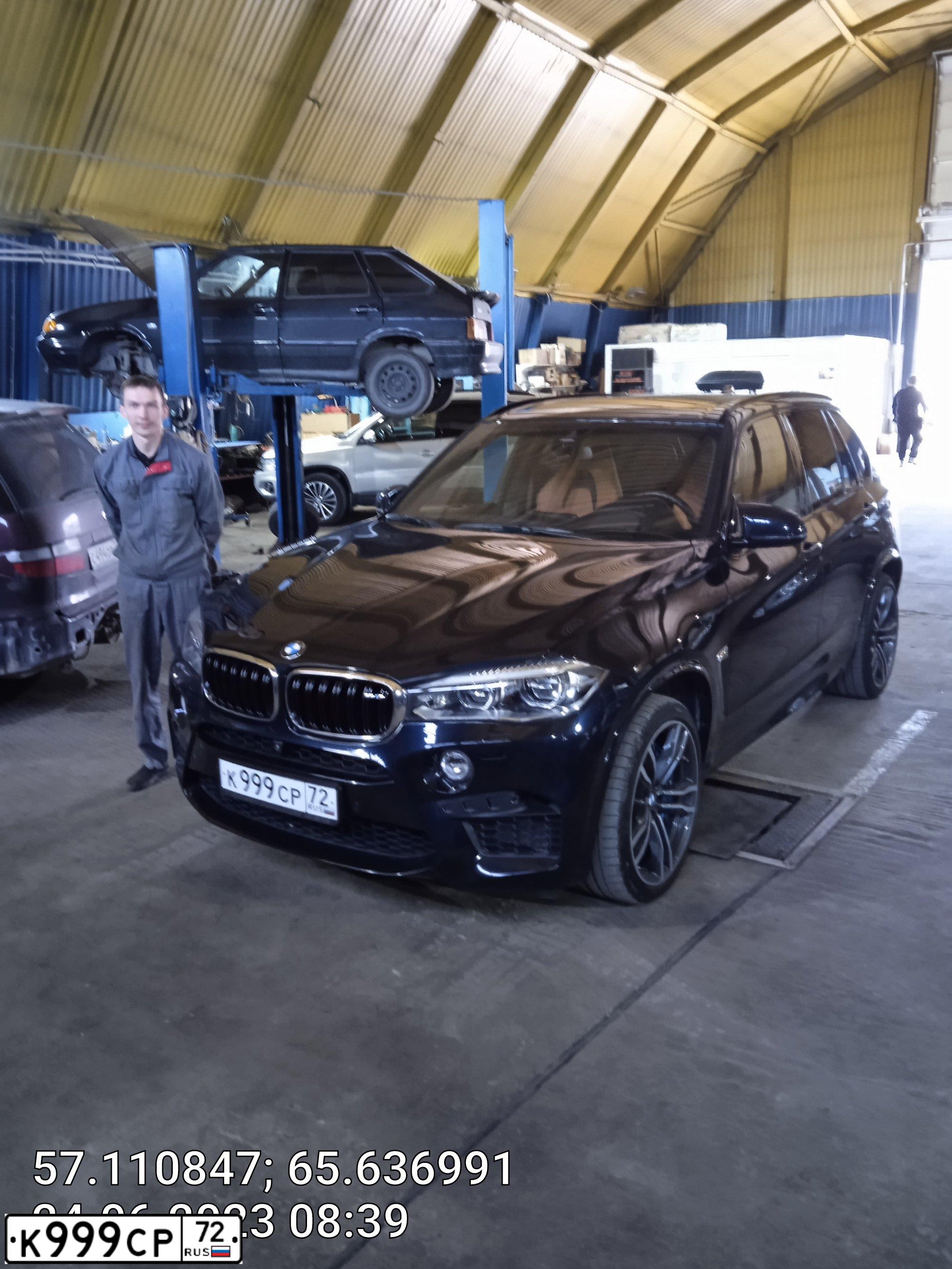 Фото автомобиля TOYOTA LANDCRUISER, 2007 — госномер К999СР72. Цвет: ЧЕРНЫЙ