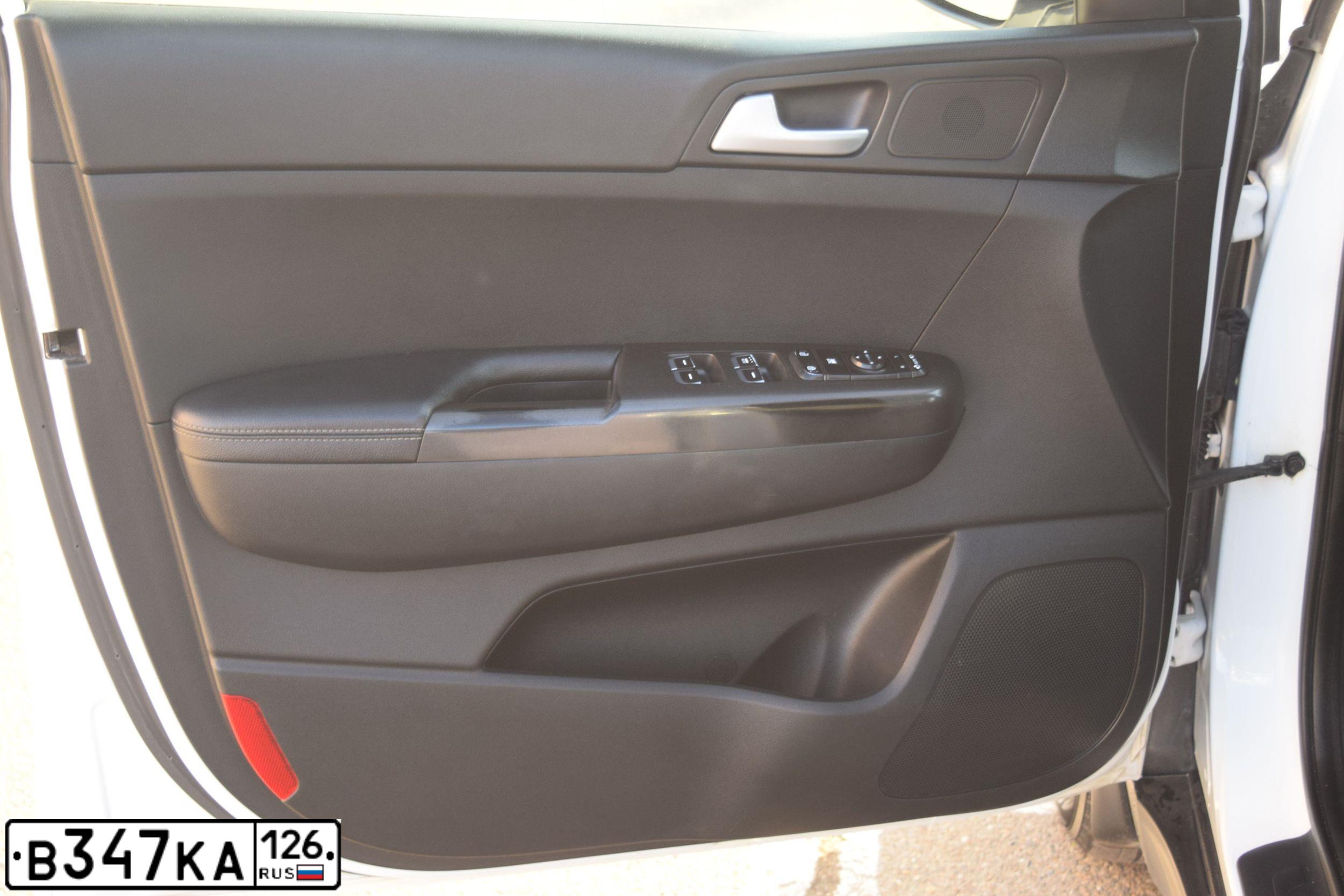 Фото автомобиля KIA SPORTAGE, 2016 — госномер В347КА126. Цвет: Белый