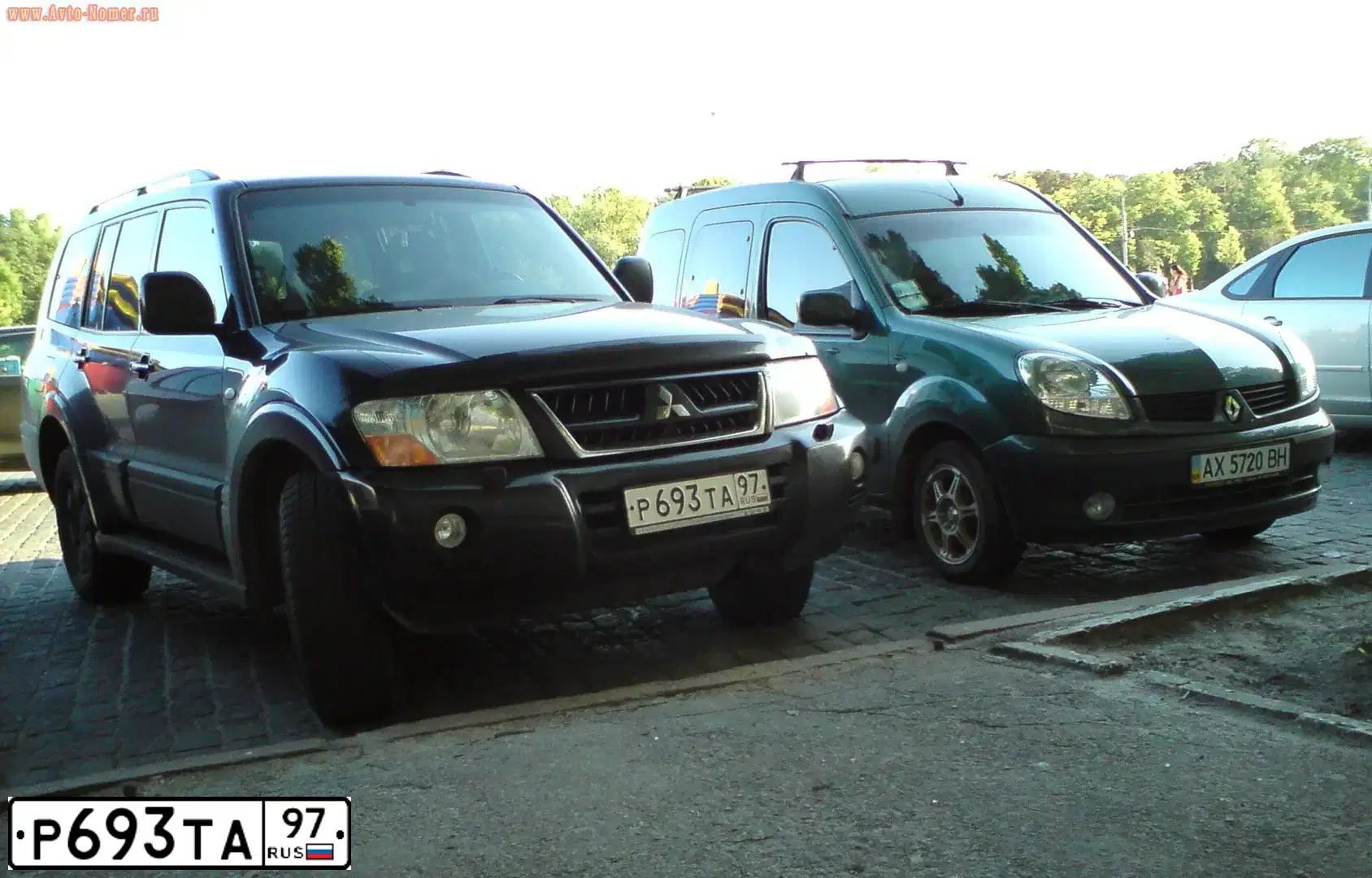 Фото автомобиля MITSUBISHI PAJERO, 2004 — госномер Н841СЕ190. Цвет: ЧЕРНЫЙ