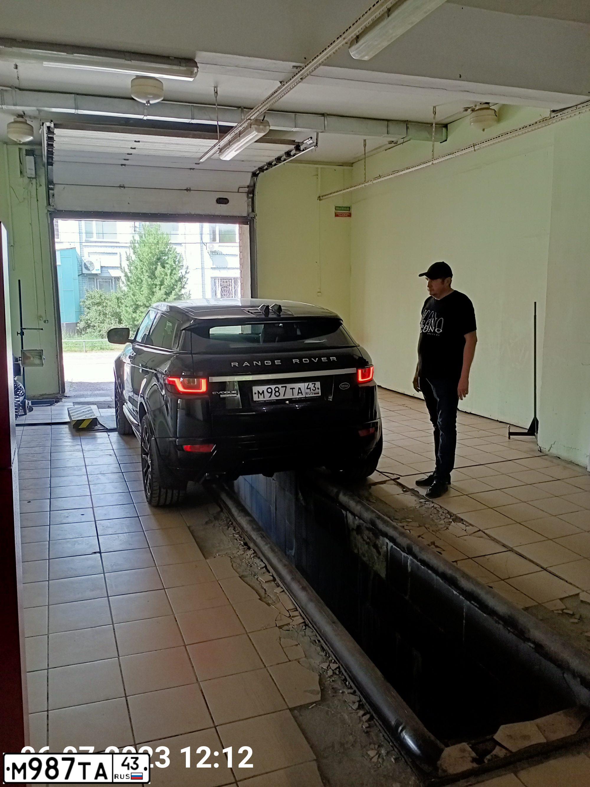 Фото автомобиля LAND ROVER RANGE ROVER EVOQUE, 2012 — госномер У903СС43. Цвет: ЧЕРНЫЙ
