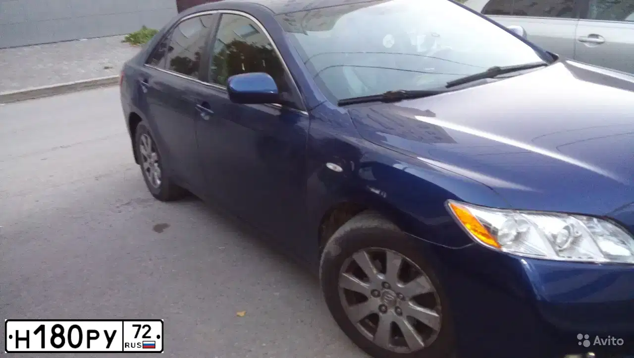 Фото автомобиля TOYOTA CAMRY, 2006 — госномер У756ОУ72. Цвет: ТЕМНО СИНИЙ