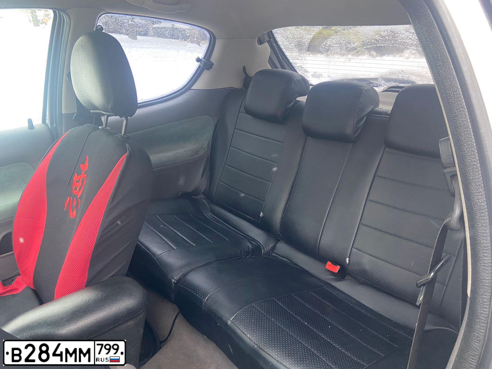 Фото автомобиля PEUGEOT 206, 2001 — госномер В284ММ799. Цвет: Серебристый