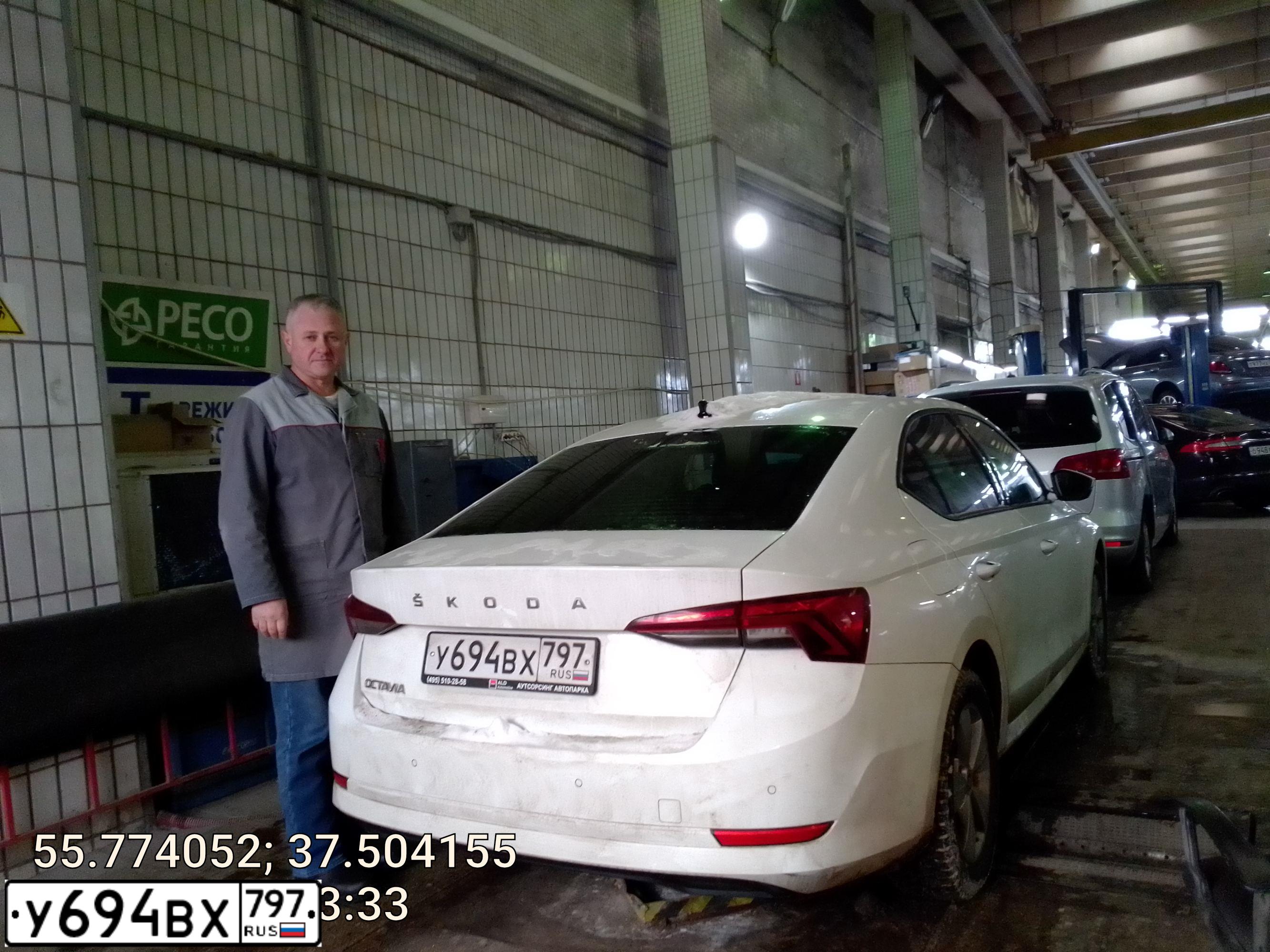 Фото автомобиля SKODA ШКОДА OCTAVIA, 2020 — госномер У694ВХ797. Цвет: Белый