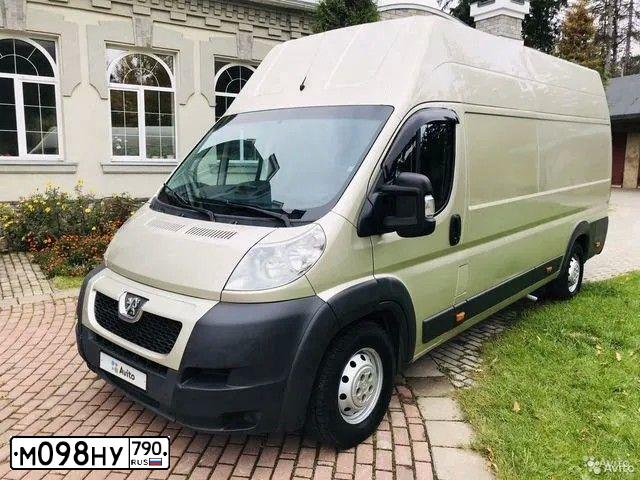 Фото автомобиля PEUGEOT BOXER, 2013 — госномер М098НУ790. Цвет: БЕЖЕВЫЙ