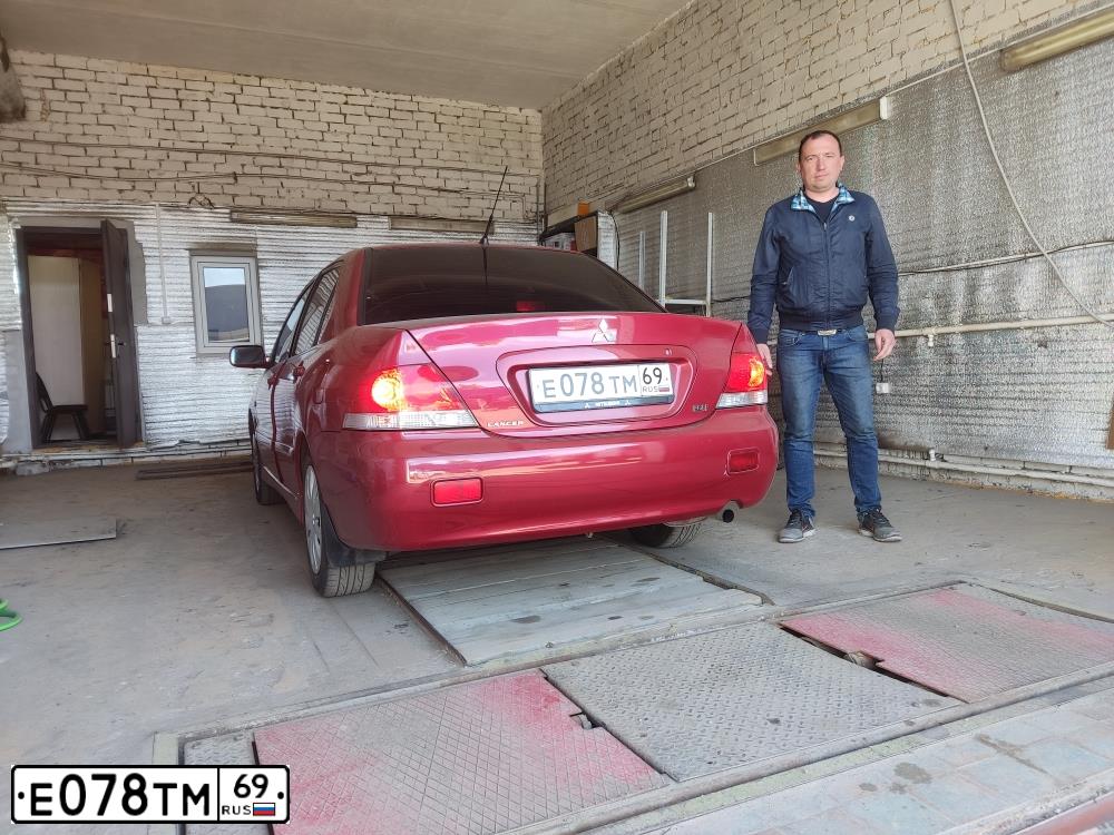 Фото автомобиля MITSUBISHI LANCER, 2005 — госномер Е078ТМ69. Цвет: Красный
