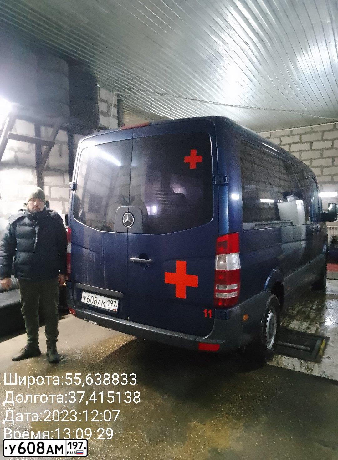 Фото автомобиля MERCEDES SPRINTER, 2007 — госномер У608АМ197. Цвет: СИНИЙ