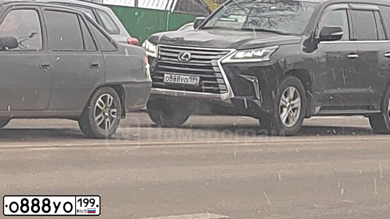 Фото автомобиля TOYOTA HILUX, 2011 — госномер О888УО199. Цвет: Серый