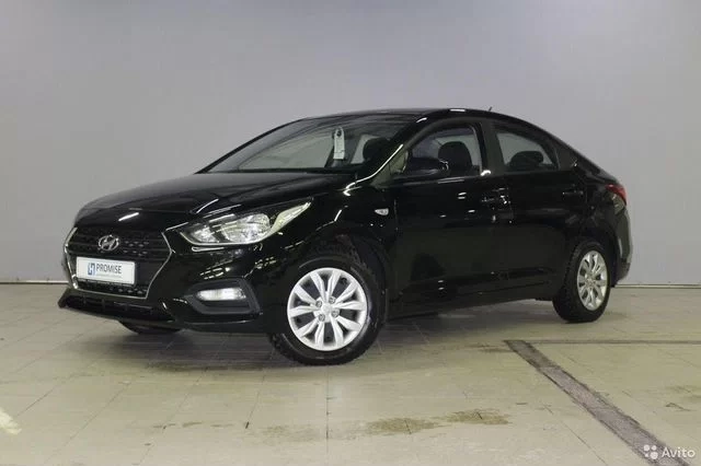 Фото автомобиля HYUNDAI SOLARIS, 2017 — госномер Р793ЕС196. Цвет: ЧЕРНЫЙ