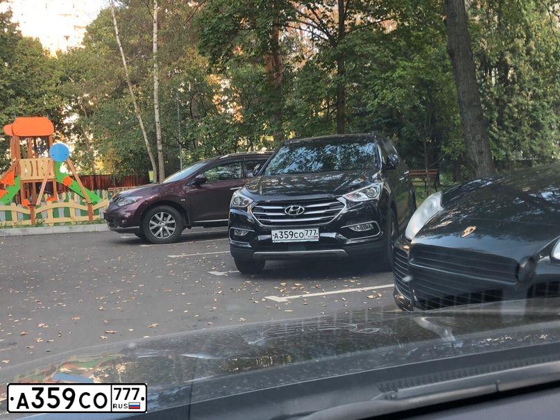 Фото автомобиля HYUNDAI SANTA FE, 2016 — госномер А359СО777. Цвет: ЧЕРНЫЙ