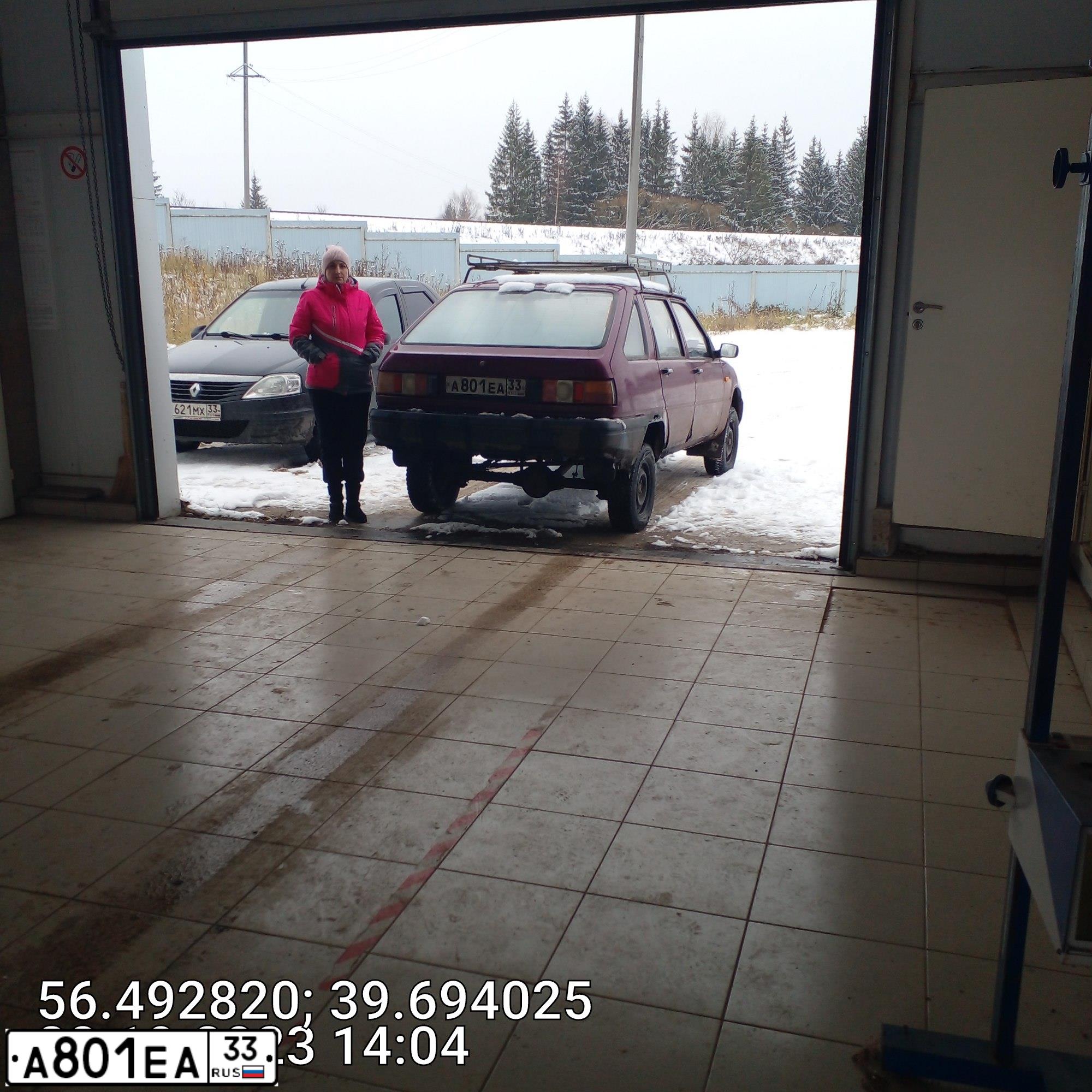 Фото автомобиля IZH 2126, 2002 — госномер О598РС29. Цвет: КРАСНЫЙ