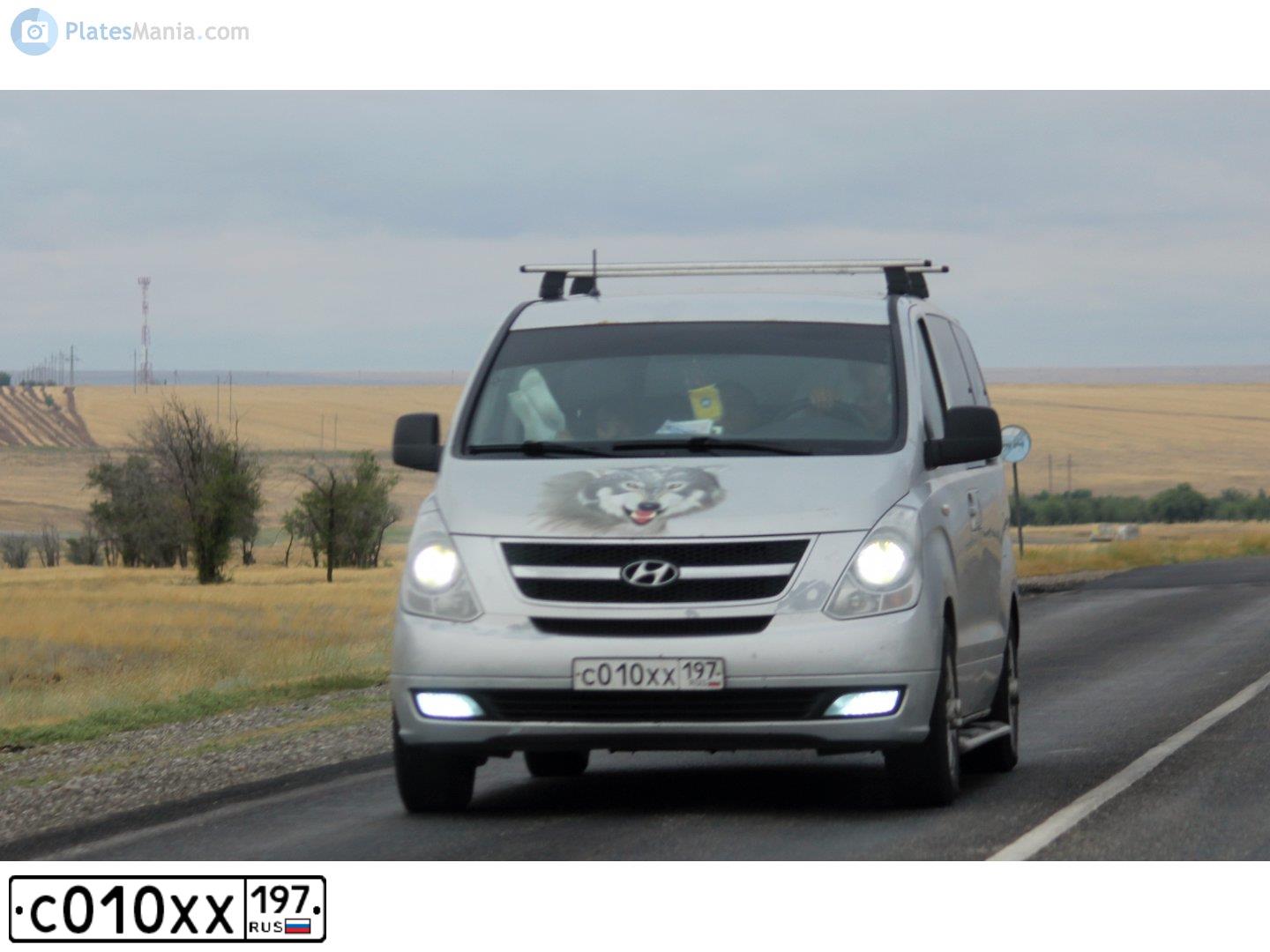 Фото автомобиля HYUNDAI H-1, 2010 — госномер Е933УМ08
