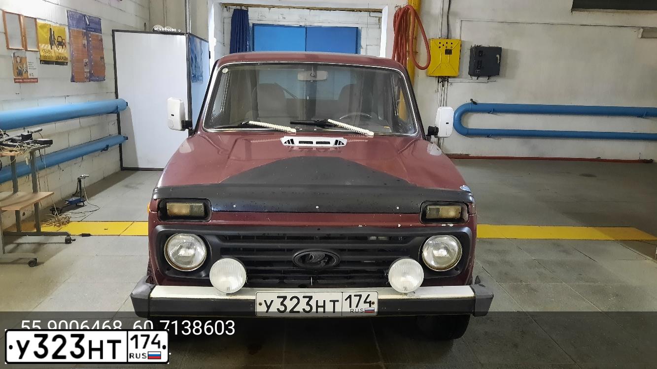 Фото автомобиля LADA 2121 NIVA, 1996 — госномер У323НТ174. Цвет: ГРАНАТ