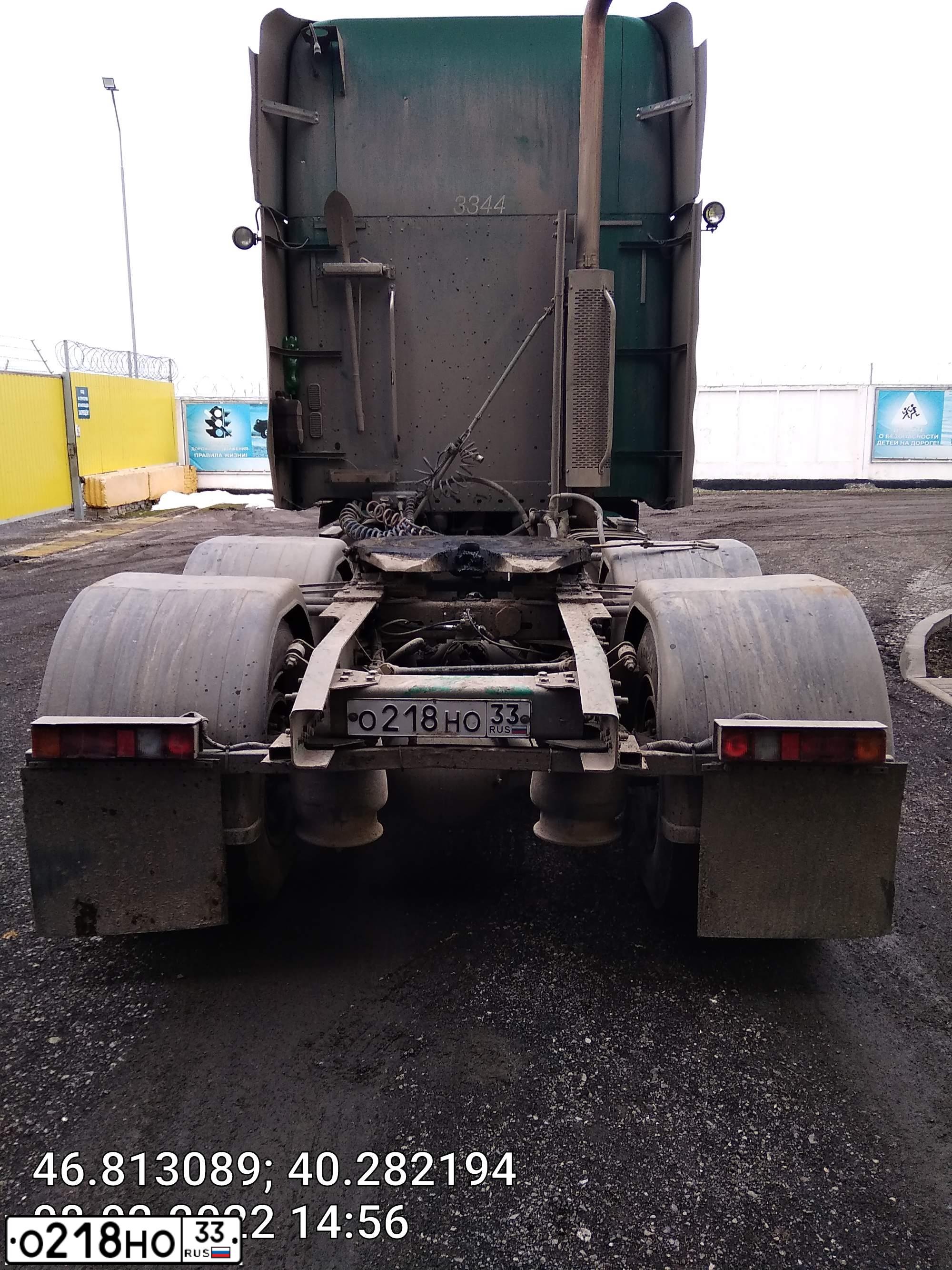 Фото автомобиля FREIGHTLINER COLUMBIA, 2013 — госномер О218НО33. Цвет: ЗЕЛЕНЫЙ